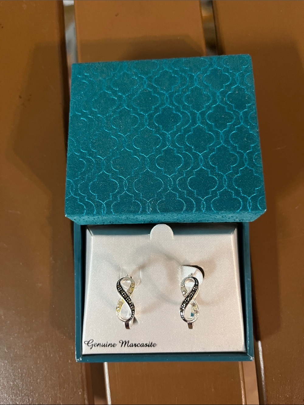 NWT Silver Marcasite Infinity Pierced Earrings
